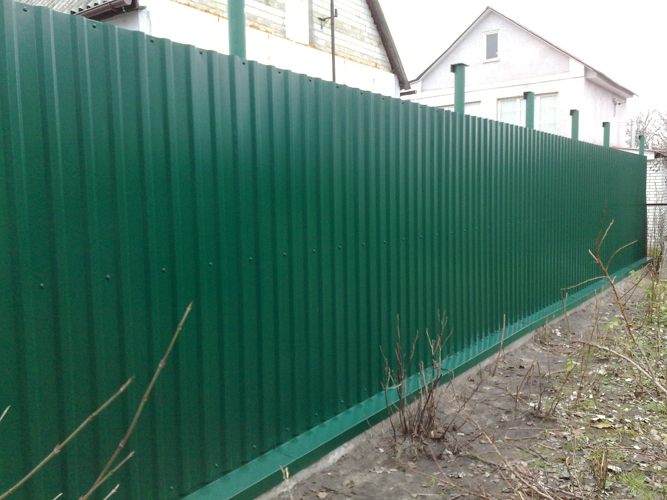 Забор из металлопрофиля своими руками