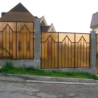 Забор из поликарбоната своими руками: преимущества